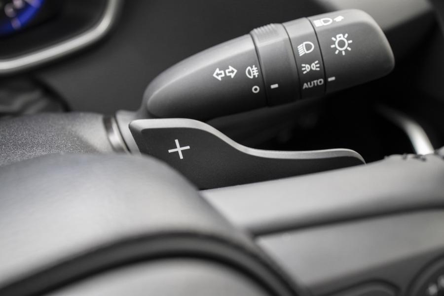 Детали интерьера Toyota Corolla Sedan 2020 года  (ZA) (фото 23 из 40)